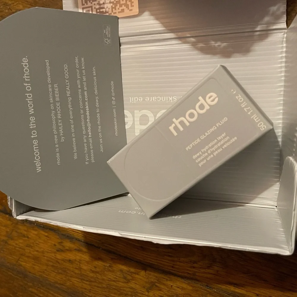 LAST ONE!New!! RHODE BEAUTY PEPTIDE GLAZING FLUID:The Dewy Hydration Layer - Picture 3 of 7